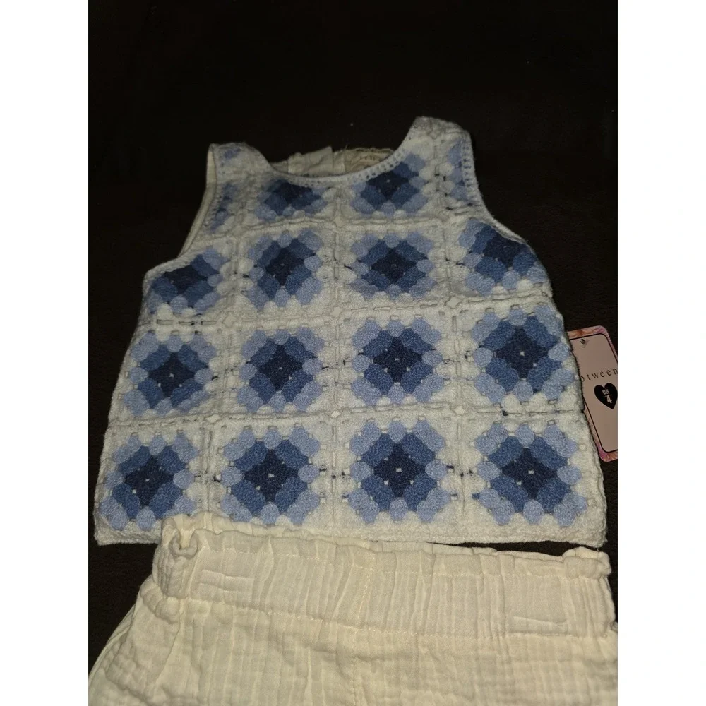 Btween crochet‎ top and white shorts size 4 nwt